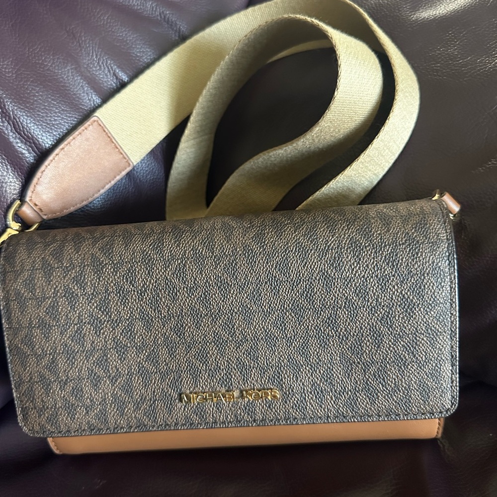 Michael Kors cross body/wallet brown and dark brown color